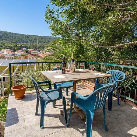 Lovely Apartment In Veli Losinj With Kitchen Exterior foto