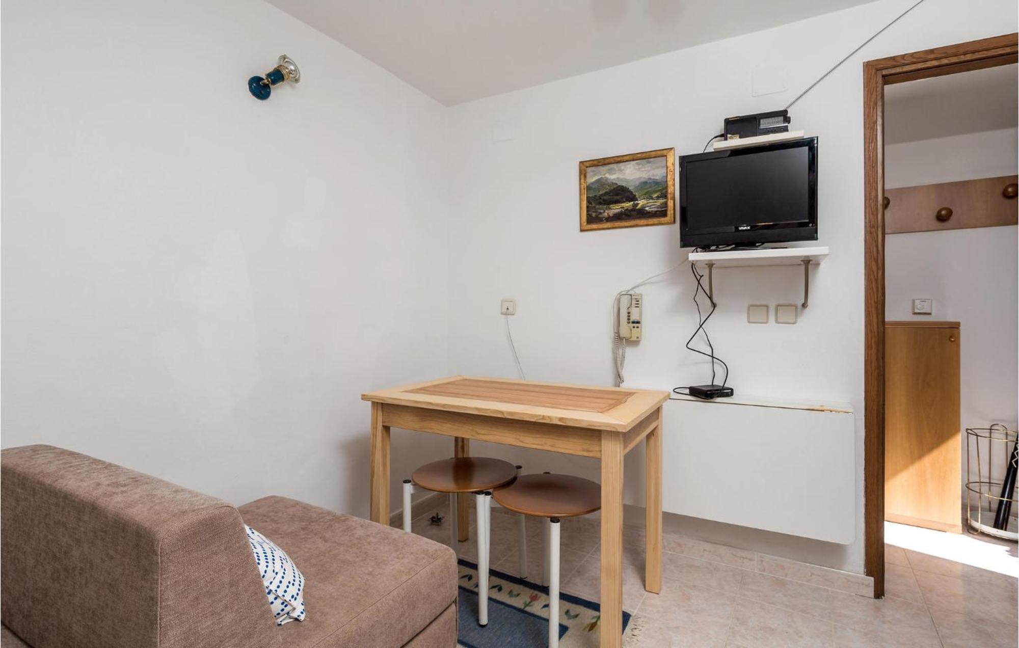 Lovely Apartment In Veli Losinj With Kitchen Exterior foto