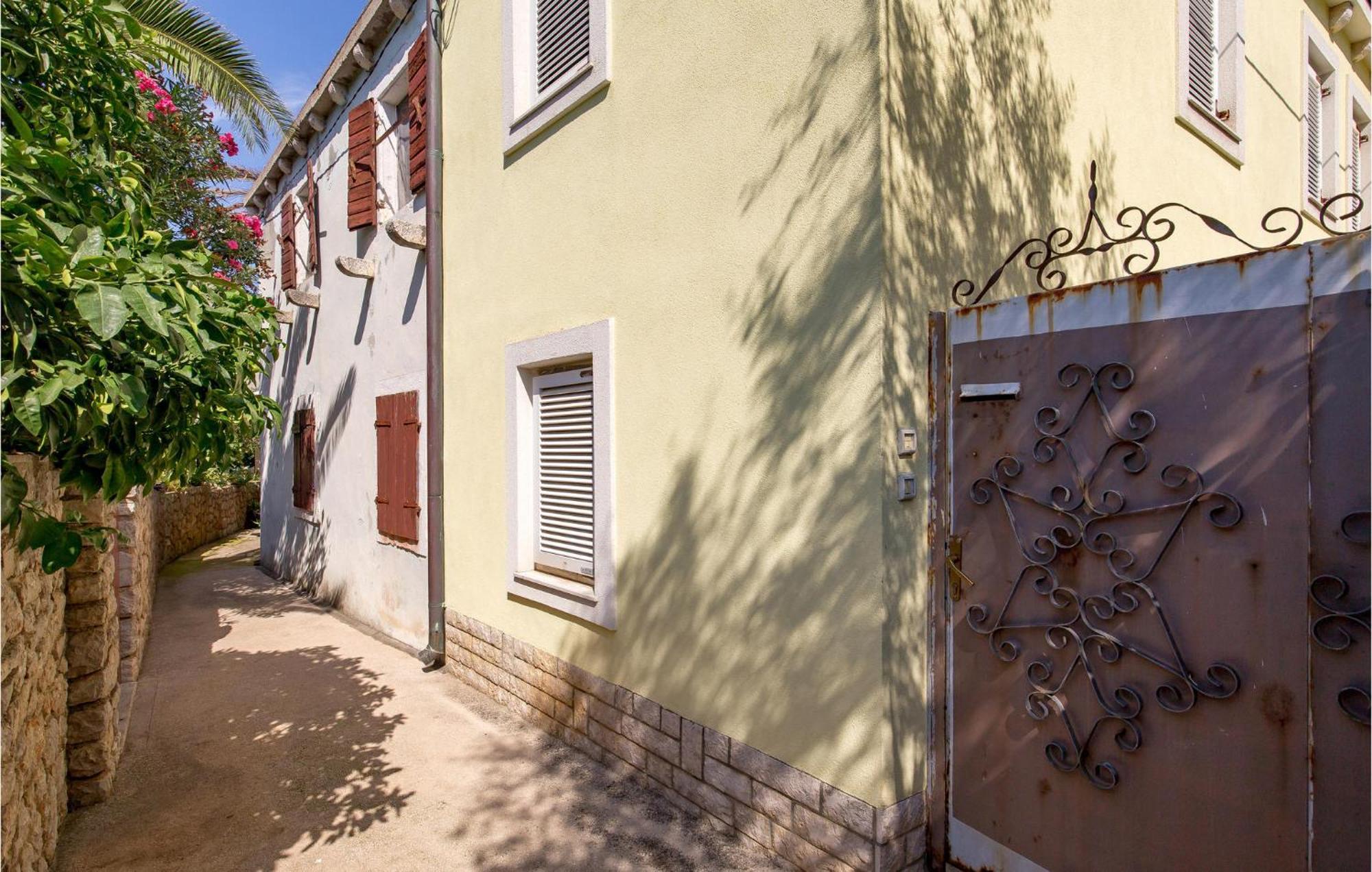 Lovely Apartment In Veli Losinj With Kitchen Exterior foto