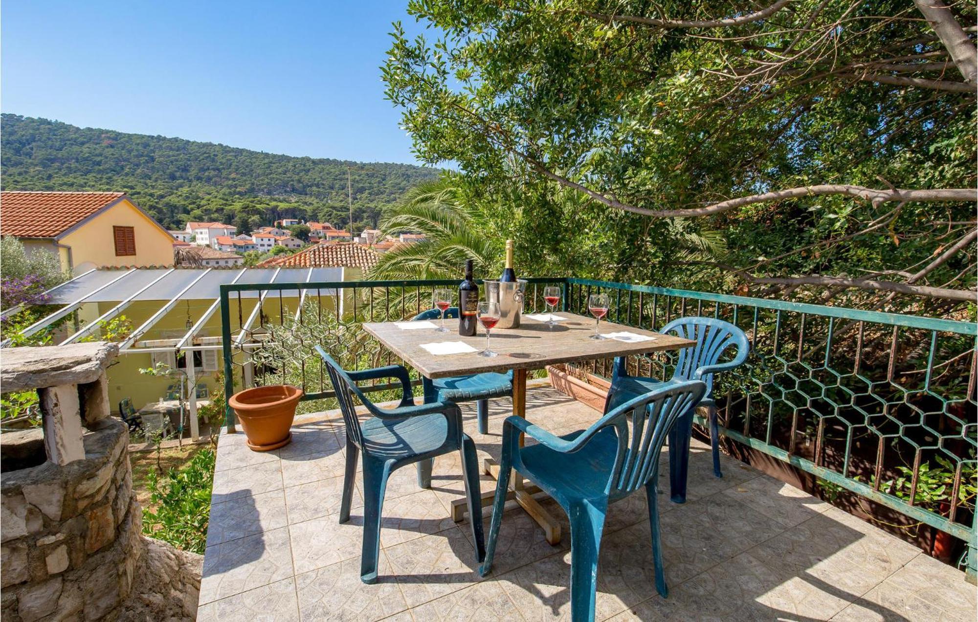 Lovely Apartment In Veli Losinj With Kitchen Exterior foto