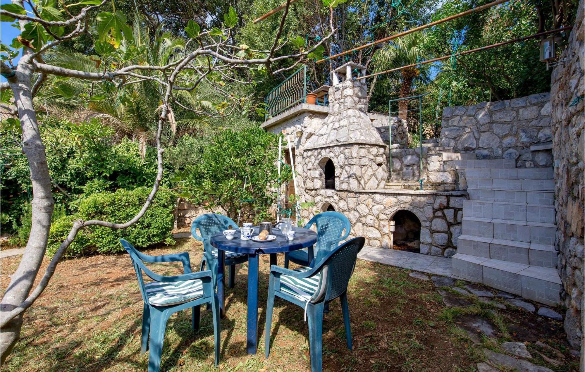 Lovely Apartment In Veli Losinj With Kitchen Exterior foto